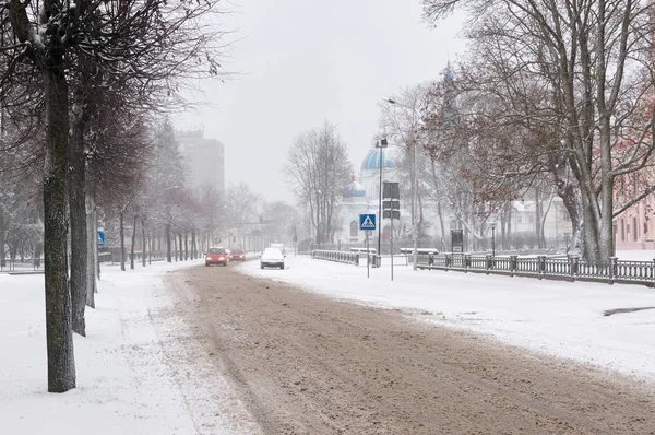 Sníh v ulicích města — Stock fotografie