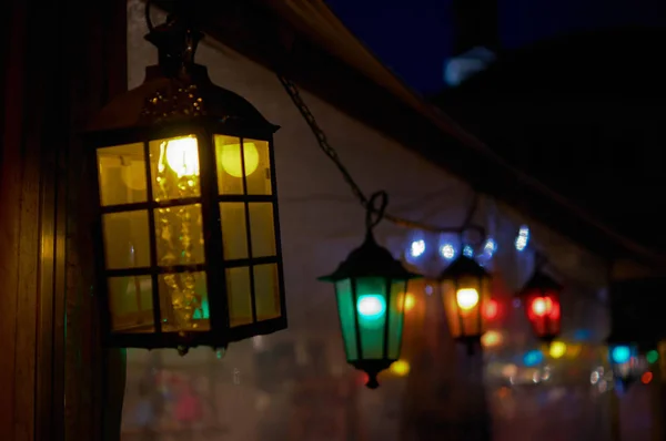 Décoration de lumière de Noël en placard de marché comté — Photo
