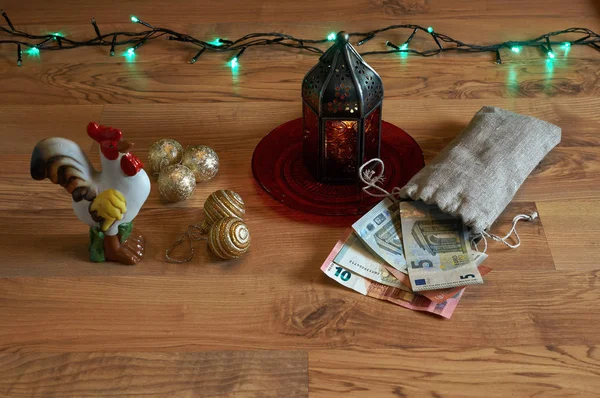 Kırmızı ışık bir horoz ve para ile