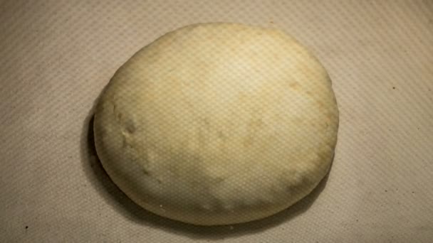 Πάροδο του χρόνου. Ψωμί είναι ψημένο και μελανιασμένο στο φούρνο — Αρχείο Βίντεο