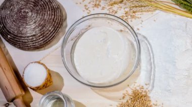 Zaman atlamalı. Üstten Görünüm. Ekmek yapımı için uygun Opara