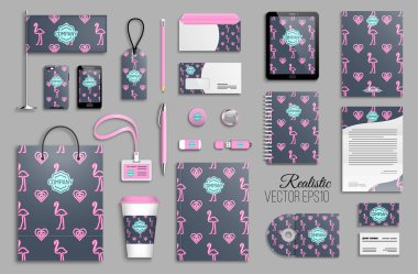 Kurumsal kimlik şablon kümesi. İş kırtasiye mock-up logolu. Marka tasarım. Pembe flamingo ile modaya uygun arka plan.