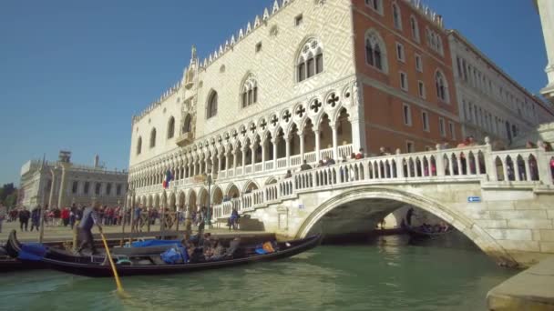 Venice Włochy 29 paź 2016: Gondola, przekazując na Canal Wenecja. — Wideo stockowe