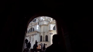 Venedik İtalya 29 Ekim 2016: Venedik 4k. İnsanlar ve Venedik Mimarlık.