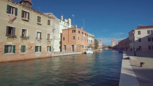 意大利威尼斯 2016 年 10 月 29 日︰ 威尼斯 4 k。人和威尼斯的建筑. — 图库视频影像