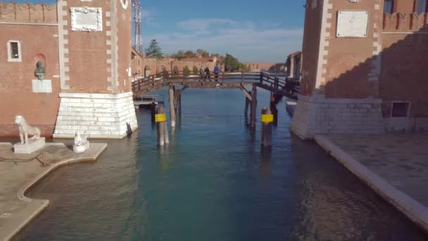 Venecia Italia 29 Oct 2016: Puente del Arsenal en Venecia Italia — Vídeos de Stock