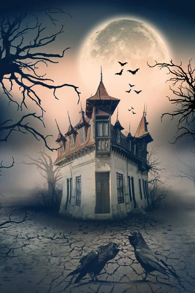 Casa stregata con corvi e scena dell'orrore . — Foto Stock