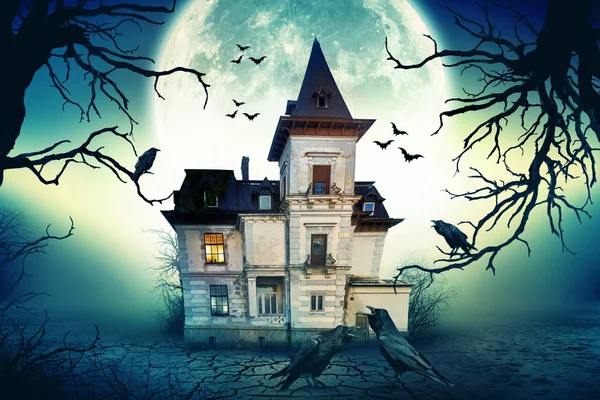 Casa assustadora assombrada — Fotografia de Stock