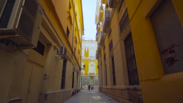Valencia İspanya küçük sokak koridor. — Stok video