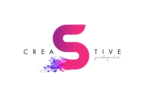 S Letter Logo Design com textura de fluxo de nuvem de tinta . — Vetor de Stock