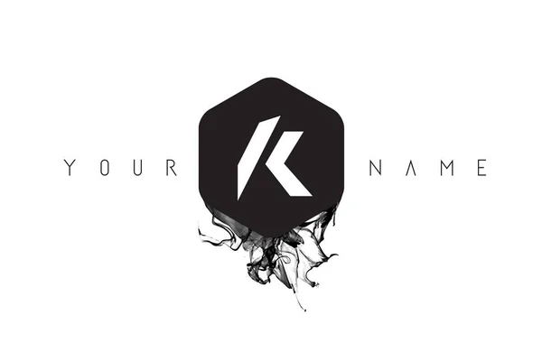 K Lettera Logo Design con fuoriuscita inchiostro nero — Vettoriale Stock
