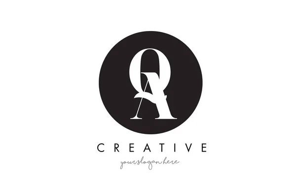 Logo lettera QA Design con cerchio nero e carattere Serif . — Vettoriale Stock