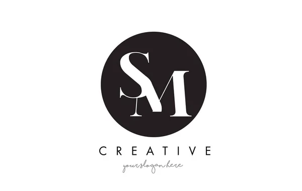 SM Letter Logo Design con cerchio nero e carattere Serif . — Vettoriale Stock