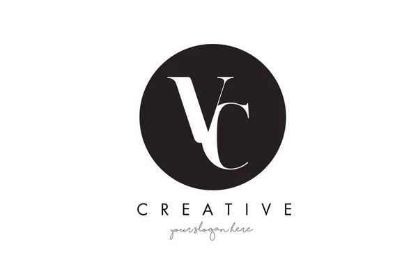 Logo lettera VC Design con cerchio nero e carattere Serif . — Vettoriale Stock