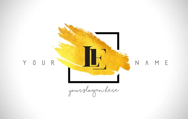 Le altın harf Logo tasarımı yaratıcı altın fırça darbesiyle — Stok Vektör