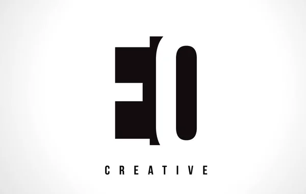 EO E O White Letter Logo Design com Black Square . — Vetor de Stock