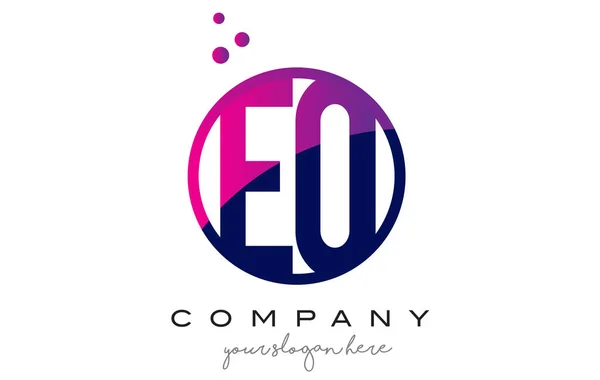 Eo E O cirkel brief Logo ontwerp met paarse stippen bubbels — Stockvector