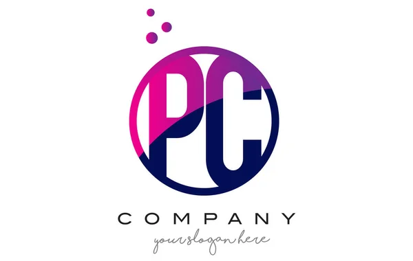 PC P C cerchio lettera logo design con puntini viola bolle — Vettoriale Stock