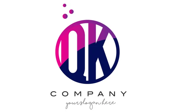 QK Q K daire mektup Logo tasarımı ile mor baloncuklar nokta — Stok Vektör