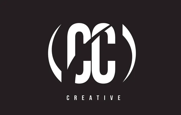 CC C C White Letter Logo Design com fundo preto . — Vetor de Stock