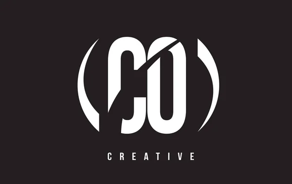 CO C O White Letter Logo Design com fundo preto . — Vetor de Stock