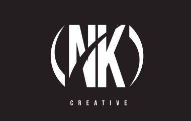 NK N K Beyaz harf Logo tasarımı siyah arka plan ile.