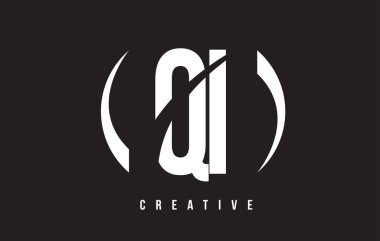 Qi Q ben beyaz harf Logo tasarımı siyah arka plan ile.