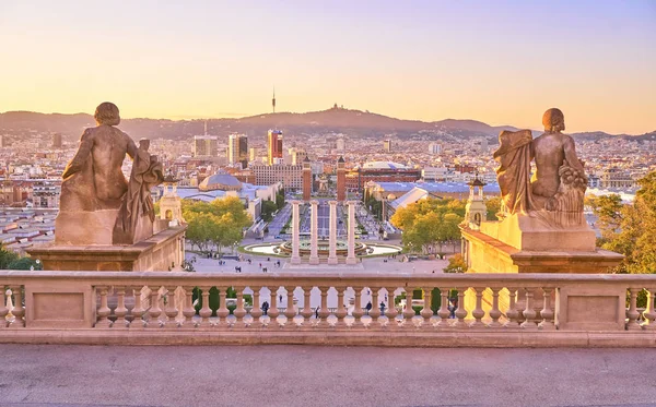 Barcelona Piazza d Espanya widok ze schodów Palau Nacional. — Zdjęcie stockowe