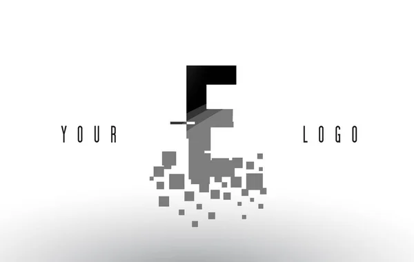 Logotipo de letra de píxel E con cuadrados negros destrozados digitales — Vector de stock