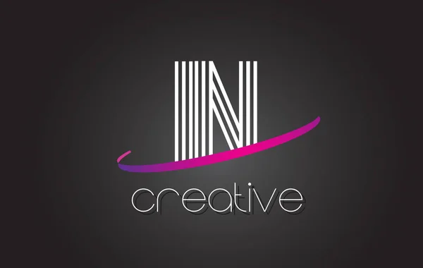In i n Letter Logo mit Liniendesign und lila Swoosh. — Stockvektor