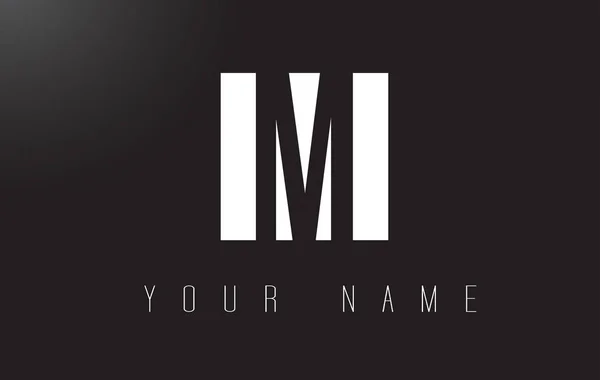 M dopis Logo s černou a bílou negativní prostor designem. — Stockový vektor