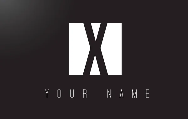 黒と白の否定的なスペースのデザインと文字ロゴ x. — ストックベクタ