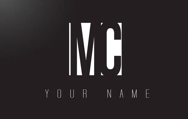 MC dopis Logo s černou a bílou negativní prostor designem. — Stockový vektor