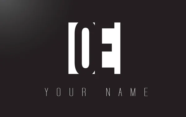 Siyah beyaz negatif alan Tasarım logolu OE mektup. — Stok Vektör