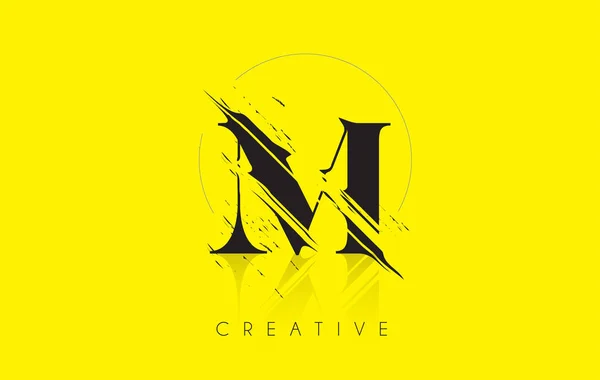 Logotipo de letra M com design de desenho vintage Grundge. Corte destruído —  Vetores de Stock