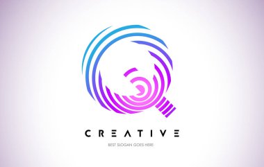 Q satırları Logo tasarımı büküm. Mor daire ile yapılan harf simgesi 