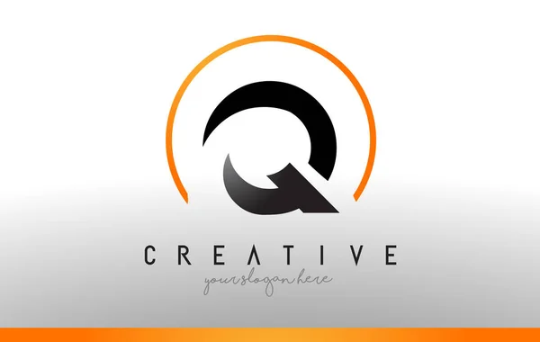 Q de letter Logo ontwerp met zwarte oranje kleur. Cool moderne icoon T — Stockvector