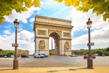 Ünlü Arc de Triomphe Paris Fransa.