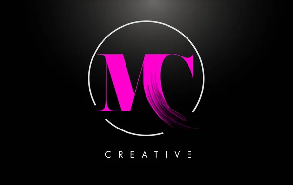 Pennello rosa MC Pennellata Lettera Logo Design. Lettori con logo di vernice rosa — Vettoriale Stock