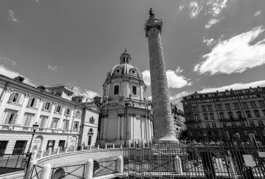 Roma Trajan 'ın Roma Şehir Merkezi' ndeki Sütun Mimarisi Siyah ve Beyaz Fotoğrafçılık