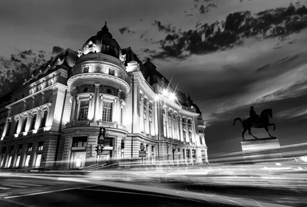 Bukurešť při západu slunce černobílá fotografie — Stock fotografie