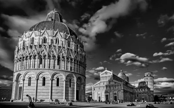 Pisa Italia, La Torre Inclinada de Pisa Fotografía en Blanco y Negro — Foto de Stock