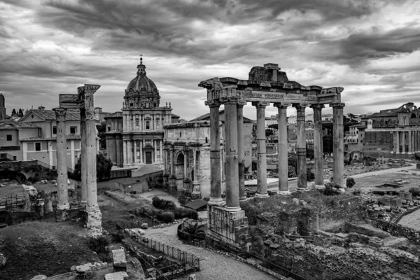 Fórum Romano Arquitetura em Roma Centro da Cidade Fotografia em preto e branco — Fotografia de Stock