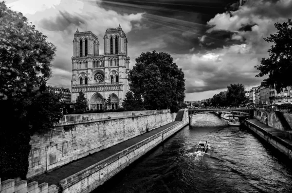 Cathédrale Notre-Dame de Paris France avec Siene River Photographie Noir et Blanc — Photo