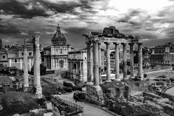 Arquitectura del Foro Romano en Blanco y Negro Fotografía en Blanco y Negro — Foto de Stock