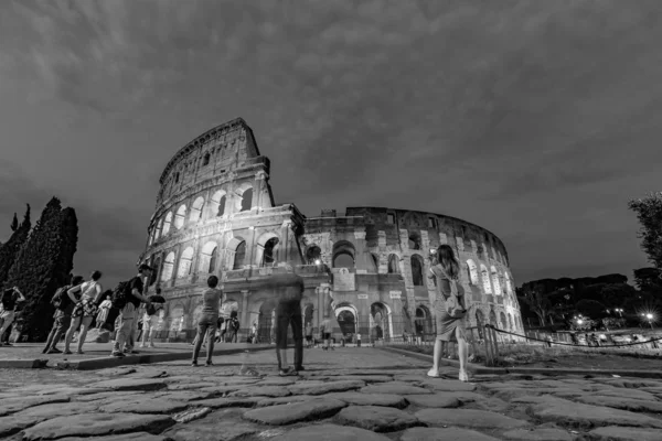 Tourists Visiting The Colosseum in Rome Italy Black and White Photography — Stock Photo, Image