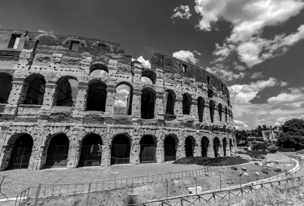 Roma Şehir Merkezi Kolezyum Mimarisi Siyah ve Beyaz Fotoğrafçılık — Stok fotoğraf