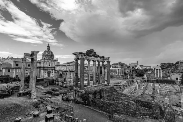 Romeinse Forum Architectuur in Rome Stadscentrum Zwart-wit Fotografie — Stockfoto