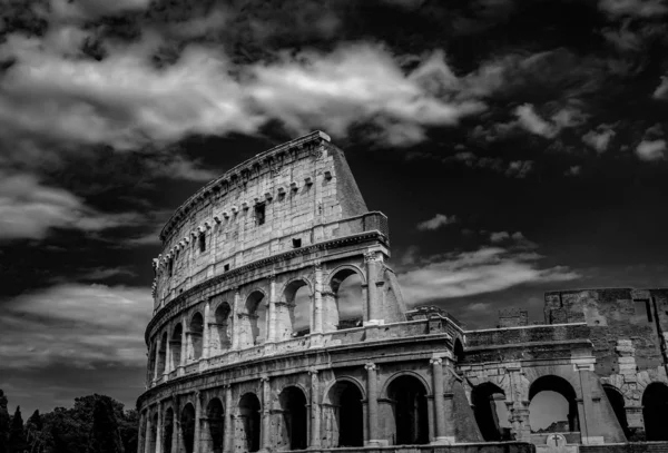 Roma Şehir Merkezi Kolezyum Mimarisi Siyah ve Beyaz Fotoğrafçılık — Stok fotoğraf