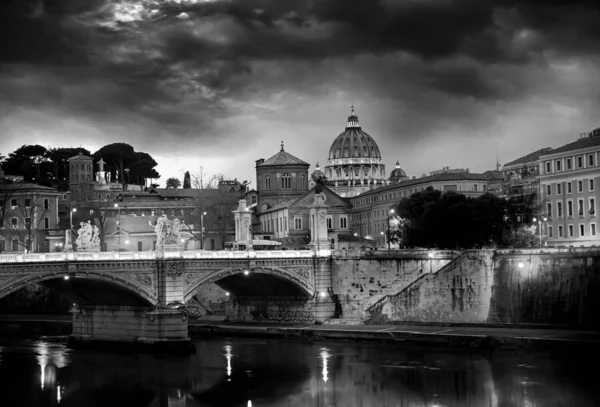 St. Peter's cathedral in Rome, Italy Black and White Photography — Stock Photo, Image